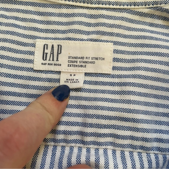 Men’s Gap Striped Button-down - Picture 2 of 4